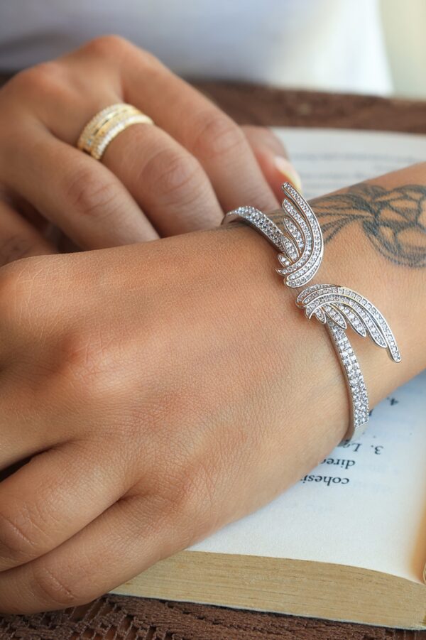 Arzu Feather Kada