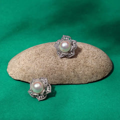 Rida Pearl Flower Earrings- Rose Gold